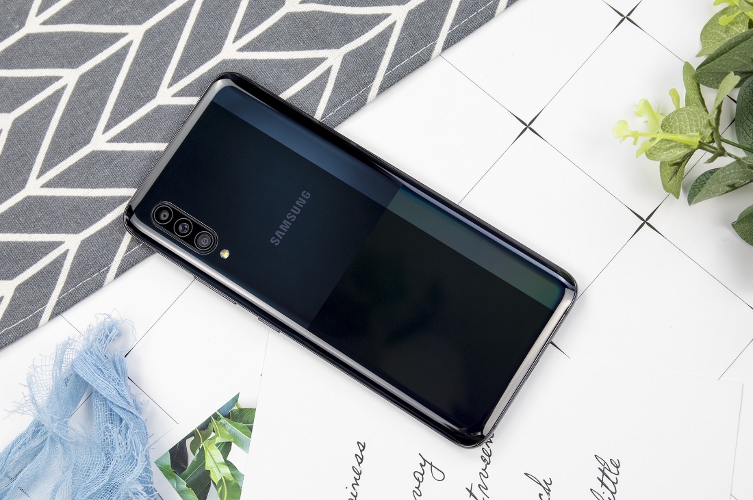 旗艦級水準，三星首款中端5G手機Galaxy A90 5G體驗