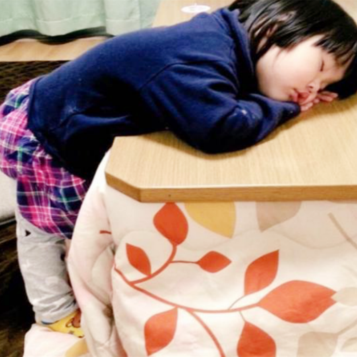 父母分享孩子“没电了”的照片“火了”，感慨：睡功是真强啊