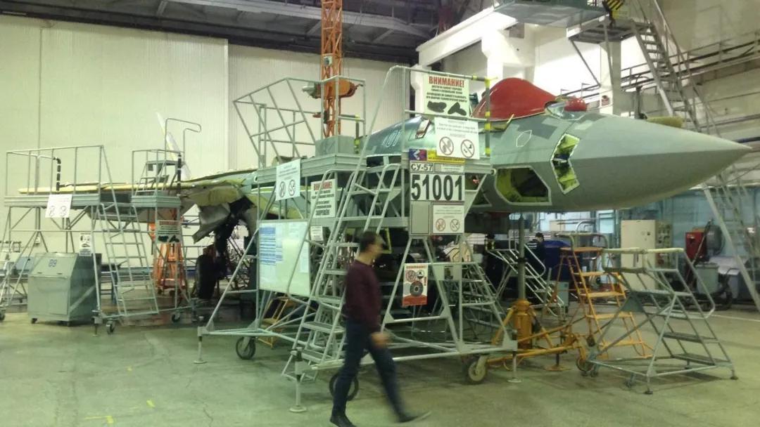 终于卖了！俄罗斯苏57拿下14架大单，中国空军要