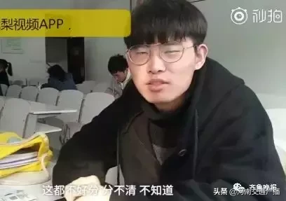 高校新闻系开设化妆必修课,男生蒙圈:唇釉口红傻傻分不清
