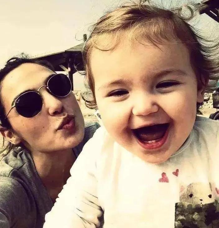 绝世美人盖尔·加朵，和她的《神奇女侠1984》