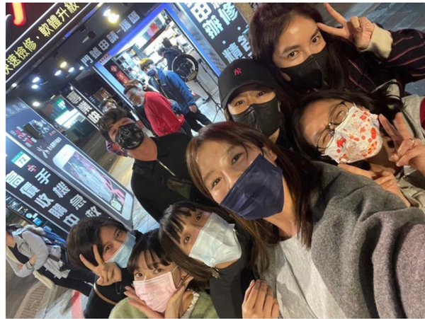 林心如和偶像剧女王聚餐！私下全是素颜认不出，45岁林心如最少女