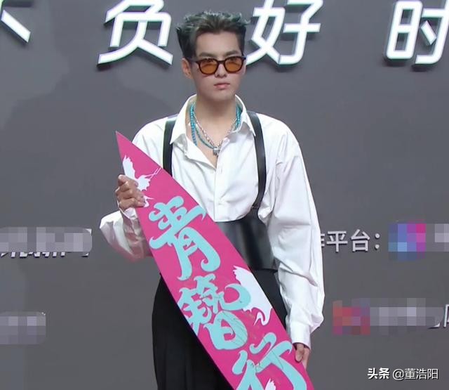 星光红毯众星造型：乔欣透视装抢镜，热巴大秀