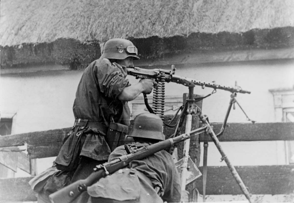 “黑科技”MG34机枪，改变步兵的作战方式，颠覆传统的重机枪