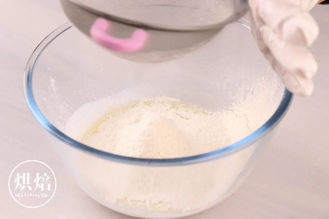 埋进椰香奶油慕斯里的芋泥卷 光看介绍就知道就多好吃了