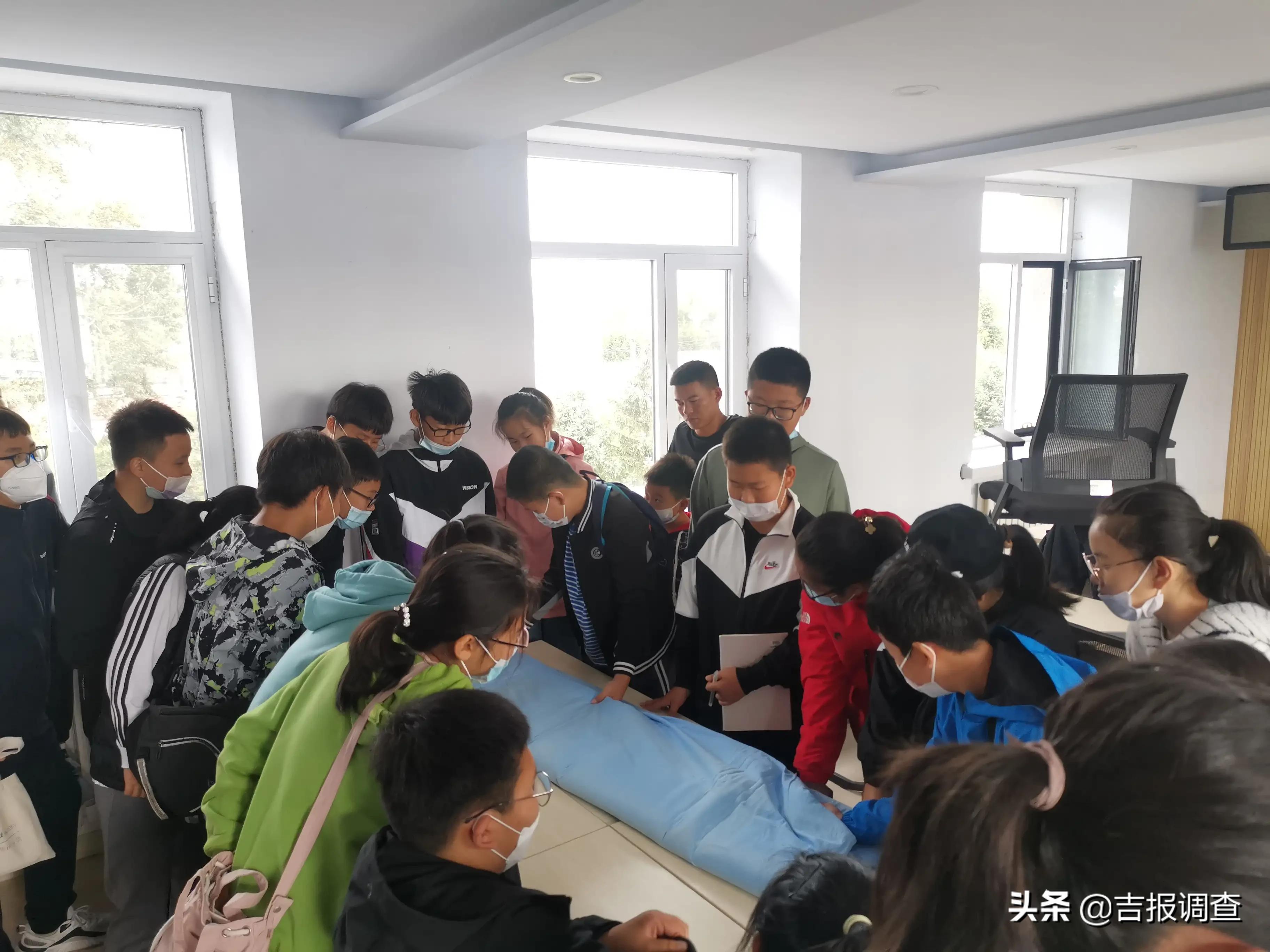 琿春市第五中學(xué)七年一班師生在馬川子(圖8)