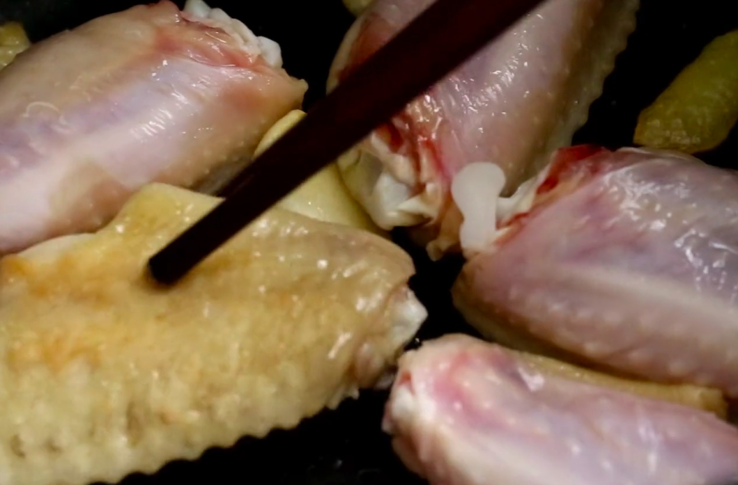 图片[4]-电饭锅可乐鸡翅做法 超级简单的懒人美食-起舞食谱网