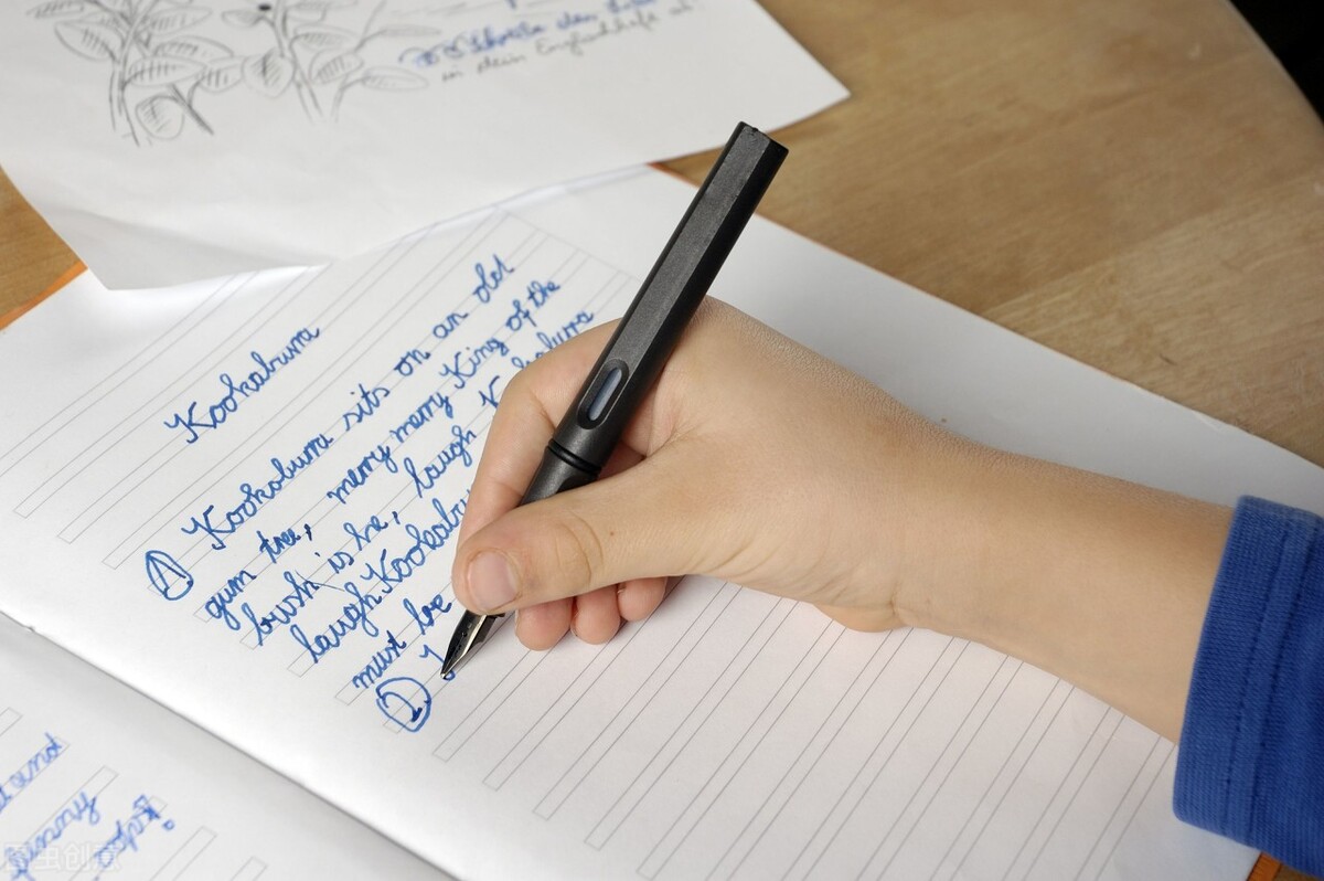 人教七年级英语（下册）各单元必考英语作文+易错知识点归类例析