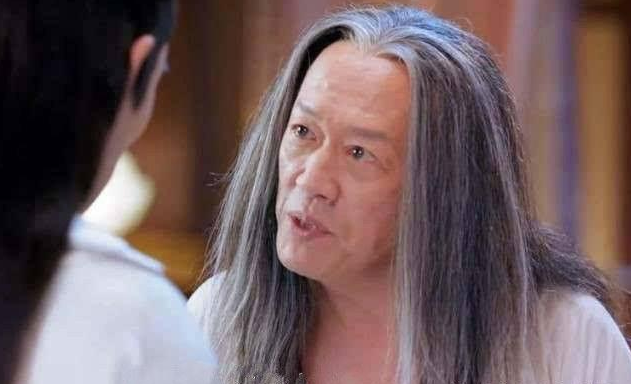 他57岁时娶自己学生，60岁喜得双胞胎，娇妻平时都爱叫他爸爸