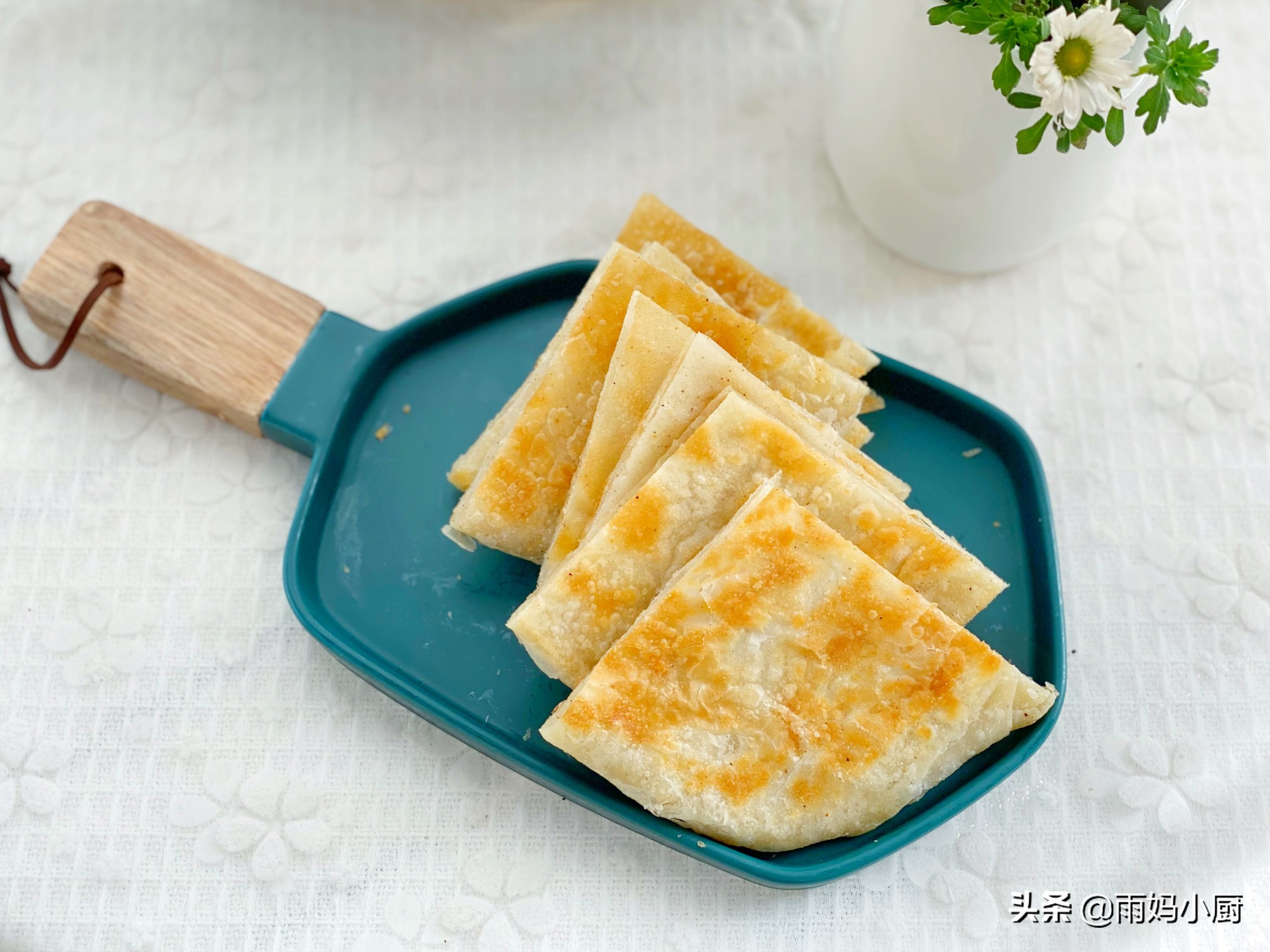 教你椒鹽油餅家常做法，外酥里香層次分明，咬一口香酥掉渣