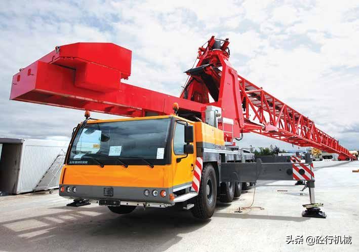 世界上最大的车载伸缩式皮带输送机一小时最大输送240方混凝土