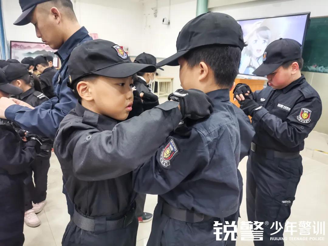 锐警少年警训：海珠区新港中路小学假前安全特警护卫营圆满收官