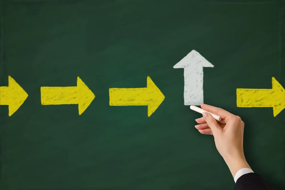 猜口红、情侣致命10问…给银行做小游戏，一月赚