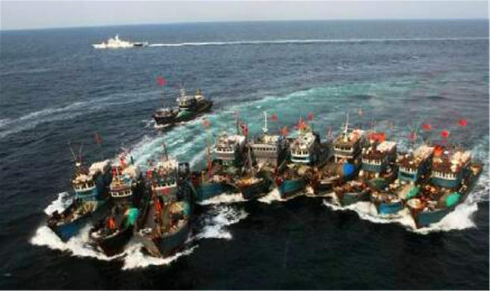 中国渔民立大功，无意间捞到5000吨“巨宝”，美