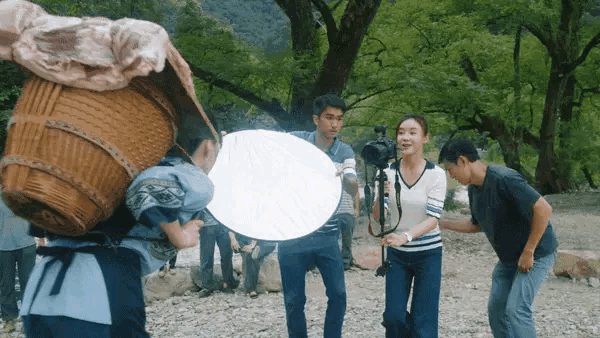 《江山如此多娇》撞上《山海情》，四个细节一