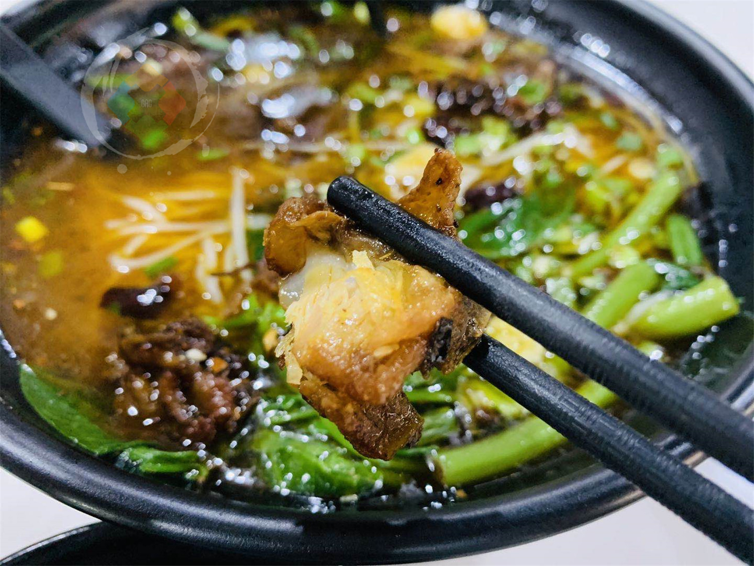 重庆小巷美食攻略：一碗冷吃辣子鸡米线，比重庆小面还好吃