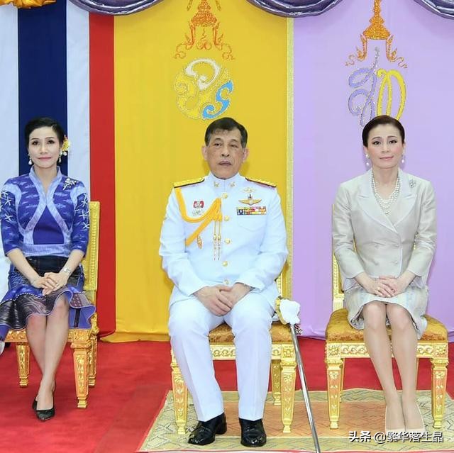 苏提达真卑微！弯腰驼背讨好泰王，却被诗妮娜抢了风头