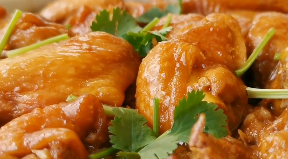 秋天要多吃鸡肉，不用烧不油炸，鲜香嫩滑又营养，孩子每次都光盘