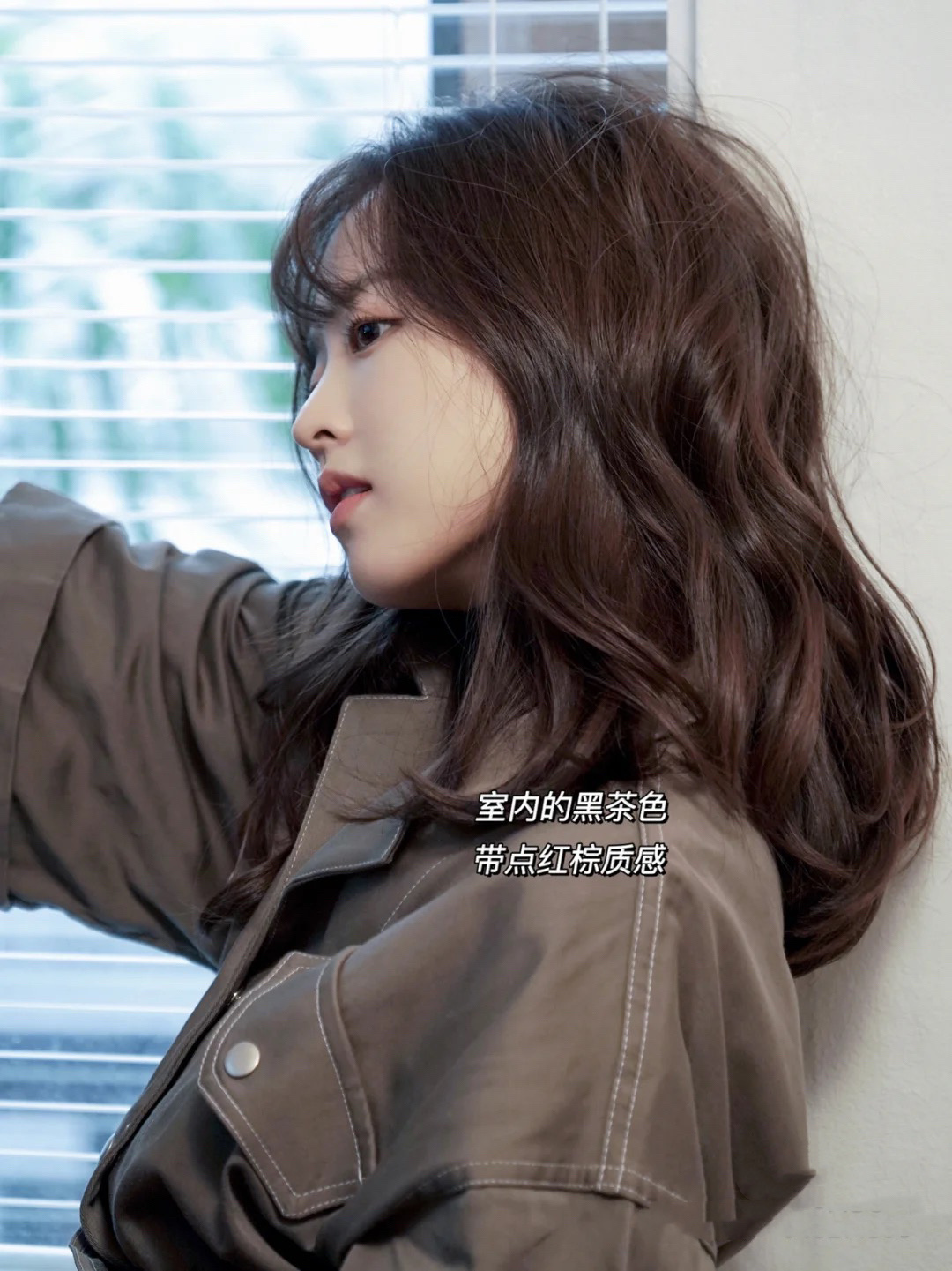 满心欢喜染了黑茶色 染完却变成了绿色 关于染发你知道多少 资讯咖