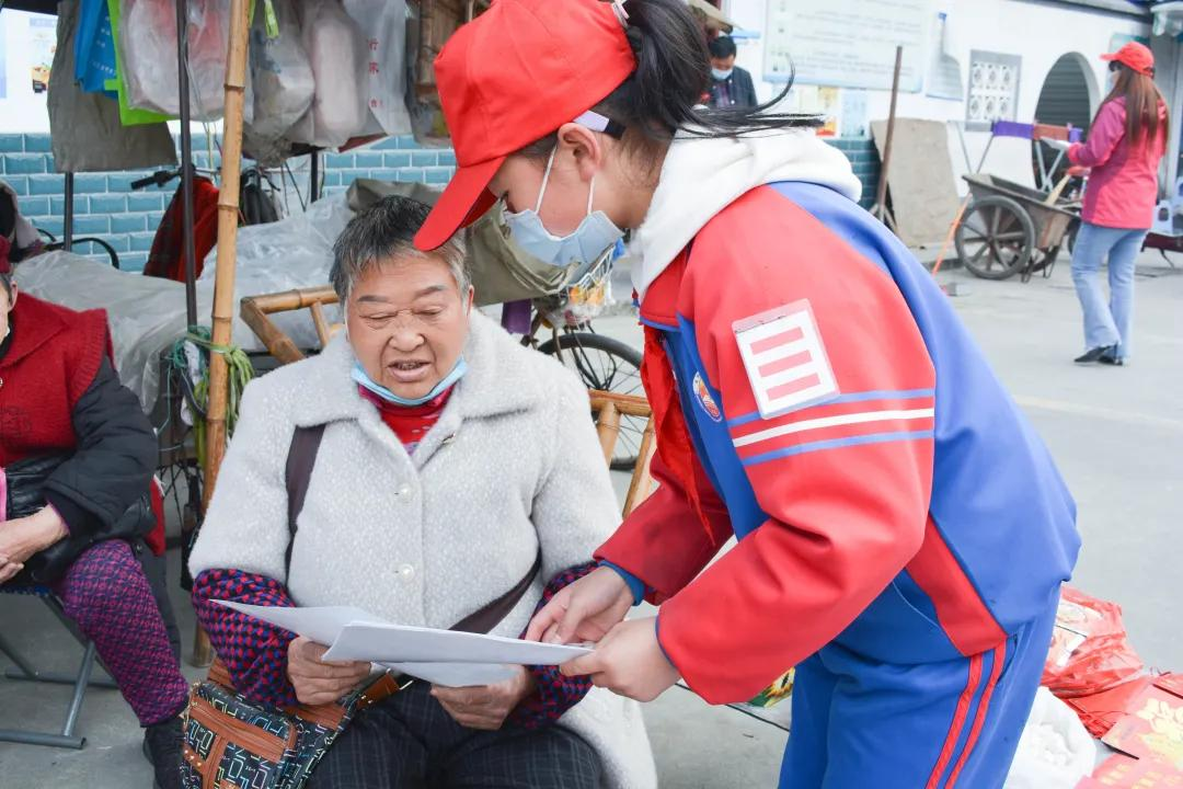 成都市双流区金桥小学开展学雷锋志愿服务活动
