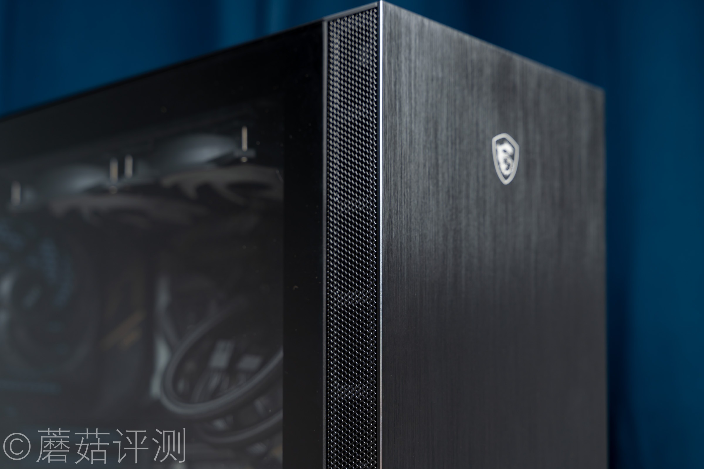 原来整机还可以这样装！微星MAG幻彩佩龙斧I9 10900K主机 拆解评测