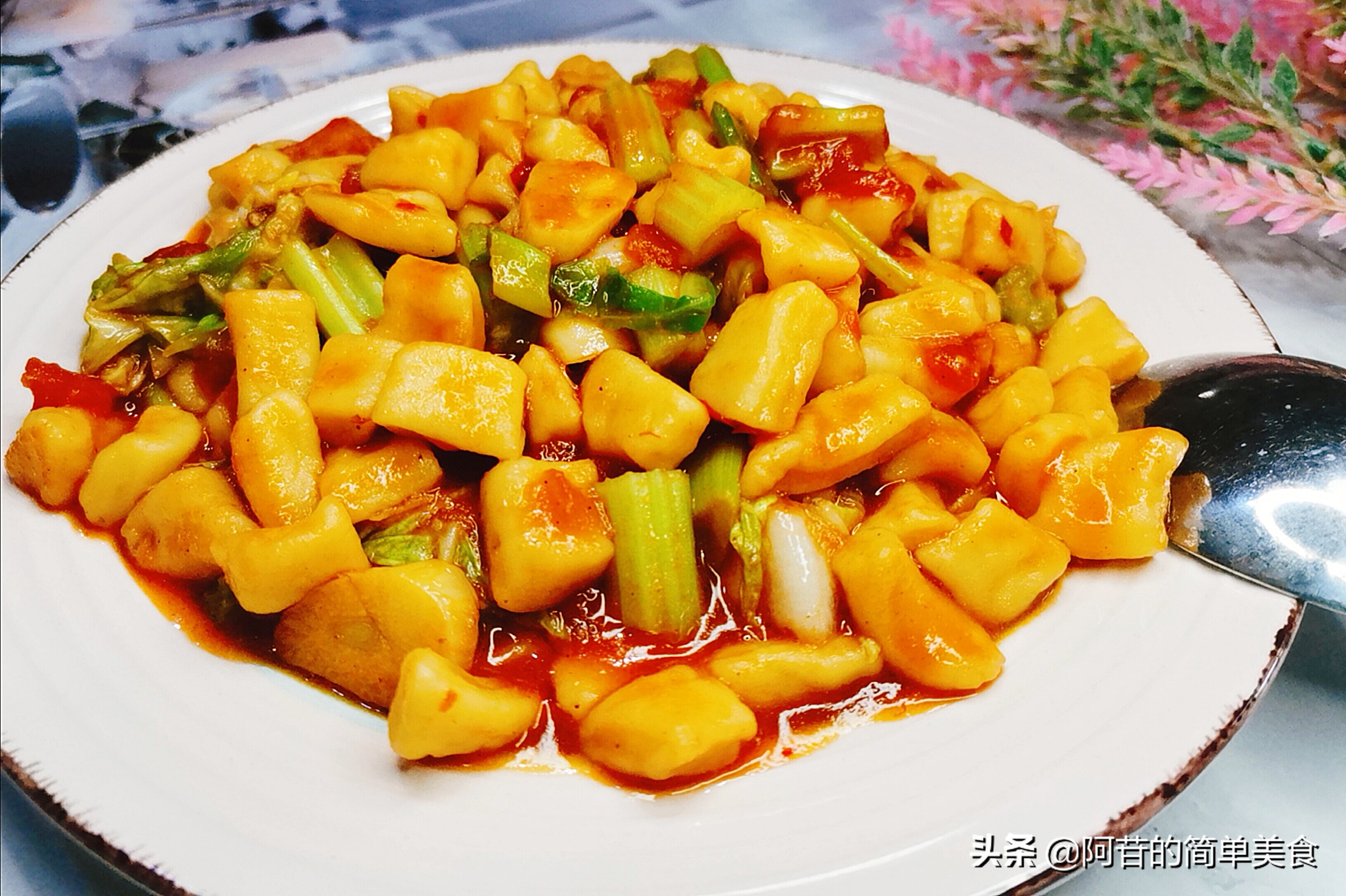 Today’s holiday, make a bowl of children’s favorite Ding Ding noodles, delicious and full, really fragrant