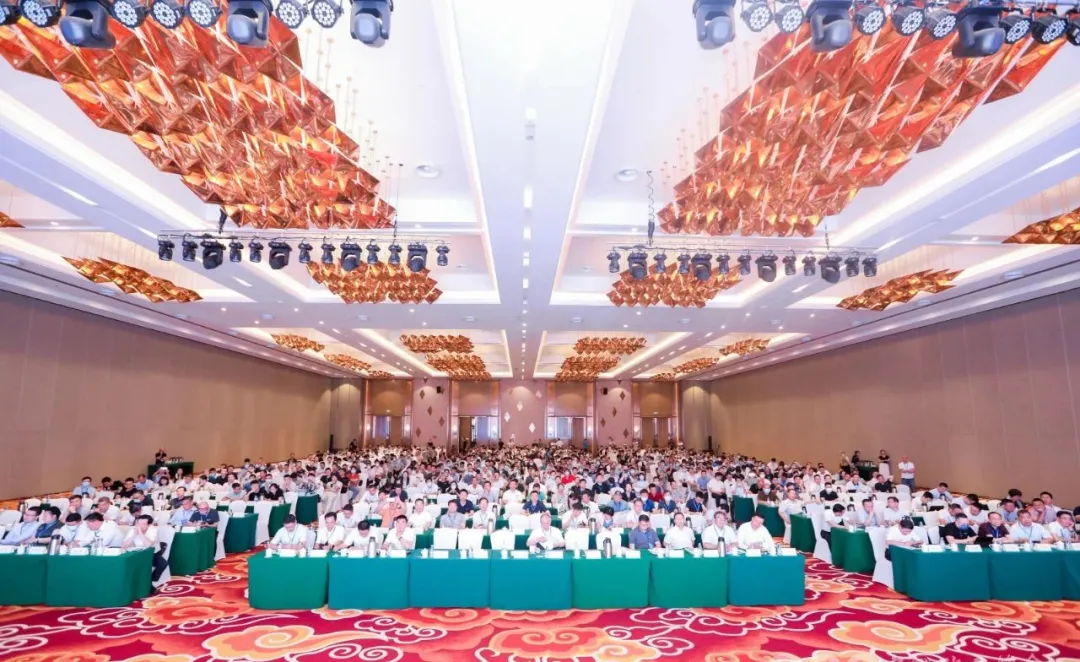 鑫金山时产5000吨新型单段重锤反击破亮相第八届全国砂石骨料大会