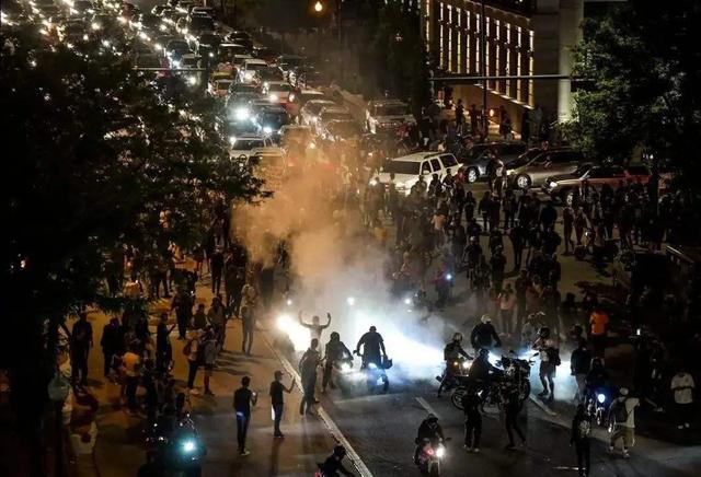 惊世预言要再度应验？和平之父成功预测：美国将在2020年崩溃