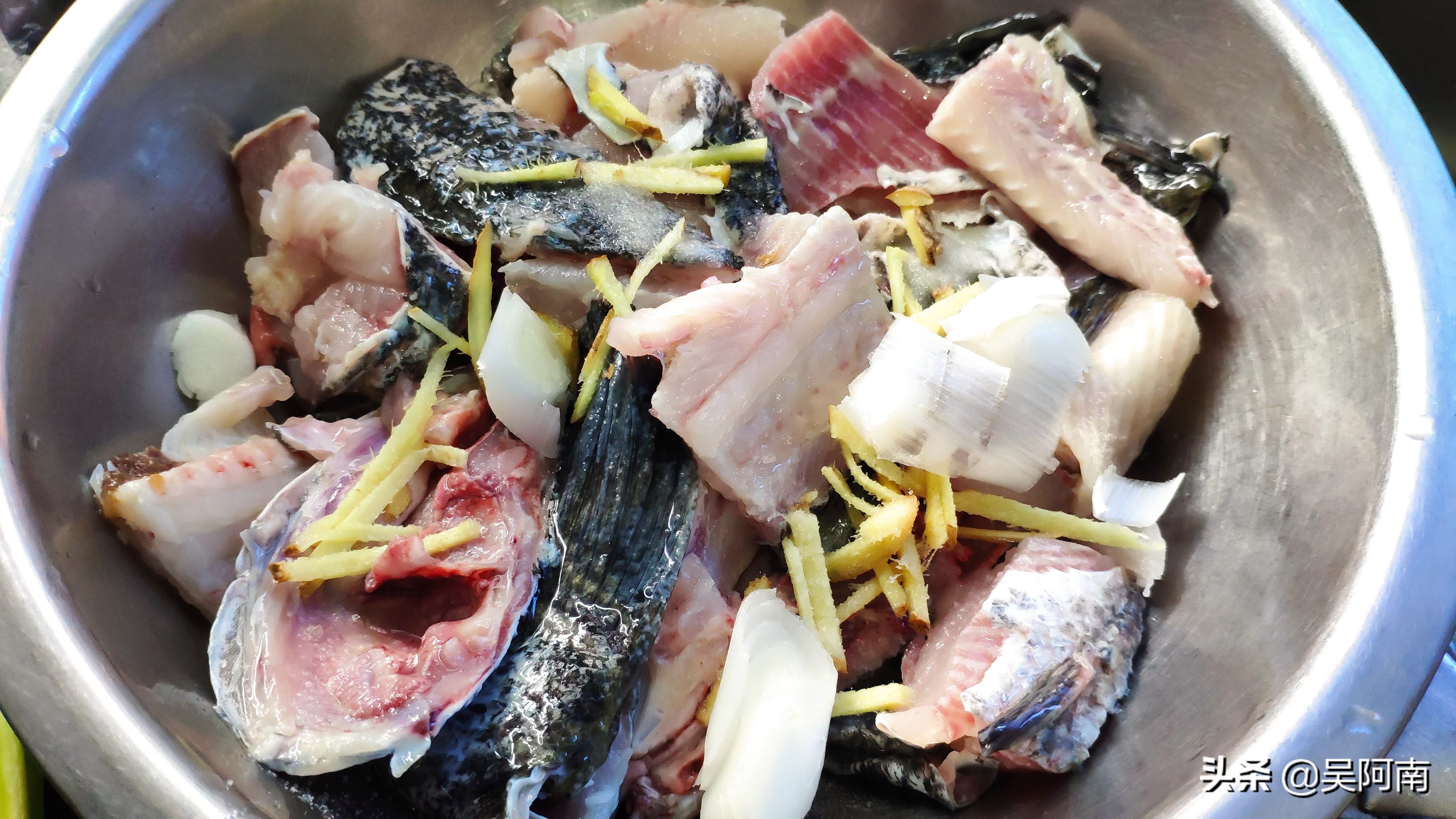 这才是酸菜鱼的正宗做法，鱼片嫩滑，汤汁酸爽，一吃就上瘾