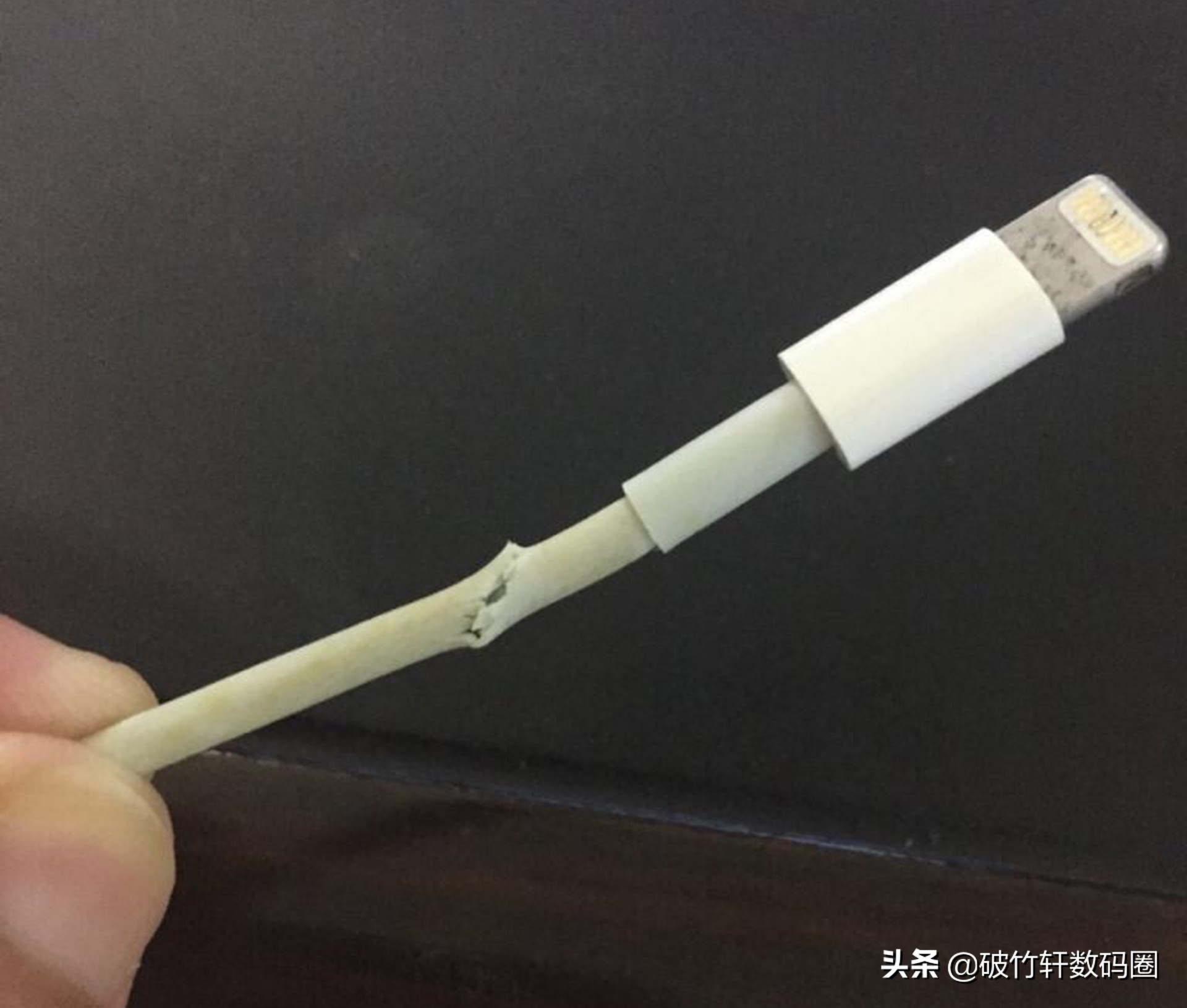 用手机常出现的4个不良习惯，手机不如他人耐用