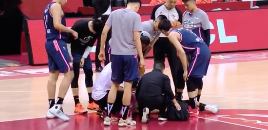 Guangdong breaks out injury, xu Jie ham is achieved, beijing center leaves firm hand, du Feng is helpless