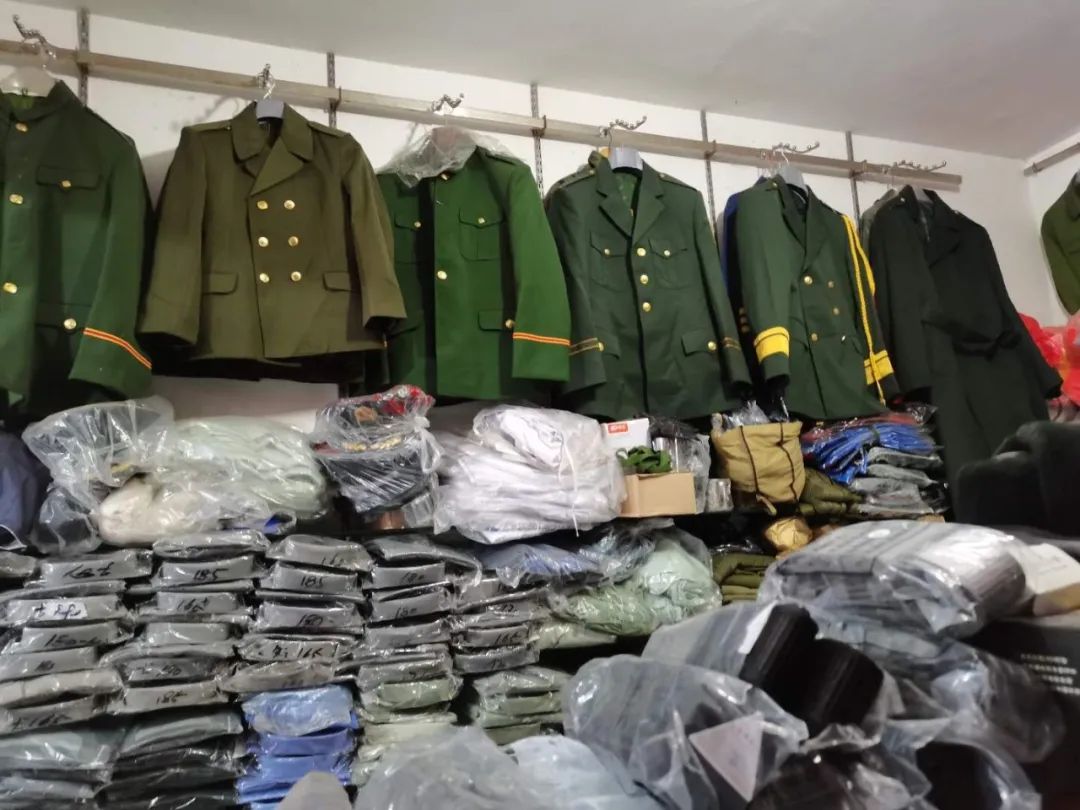 泸州：有商家涉嫌售卖军服被采取行政强制措施