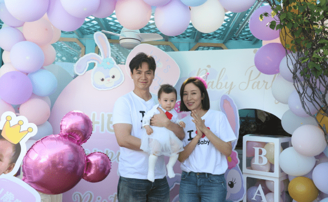 杨怡罗仲谦互庆生日，晒一家三口温馨日常，1岁女儿颜值高像爸爸