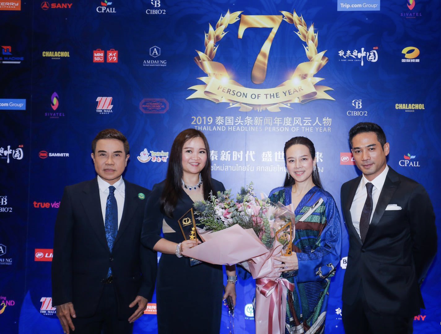 泰国名媛伍伦盼太有魅力，54岁保养如少女，难怪