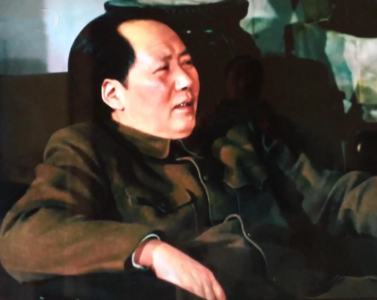 林彪不同意出兵朝鲜有两个原因，毛主席力排众议决定一定要出兵