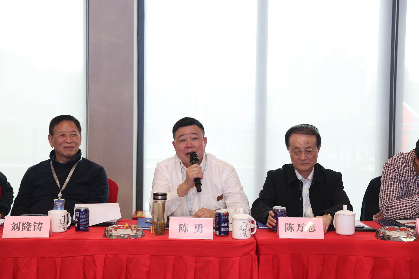 重庆市浙江杭州商会第二届理事会在涪陵区召开