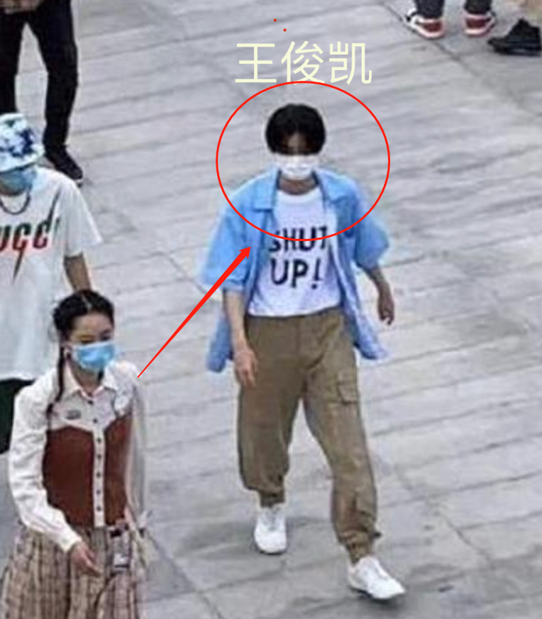 昊然|王俊凯刘昊然胡先煦同游迪士尼 就问今天有多少迷妹想去偶遇der？