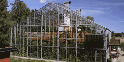 瑞典夫妻花12年为自闭症儿子建了座玻璃城堡：所