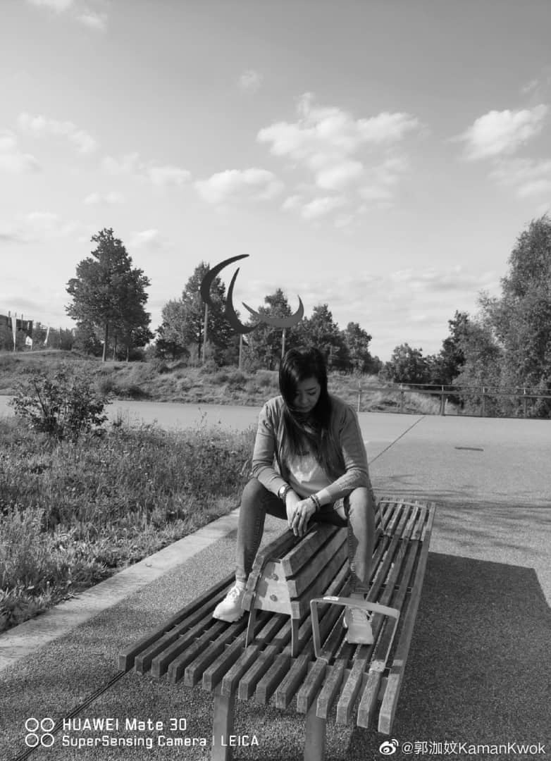 郭泇妏疫情期间欧游英国大晒美照教正确戴口罩保持正能量