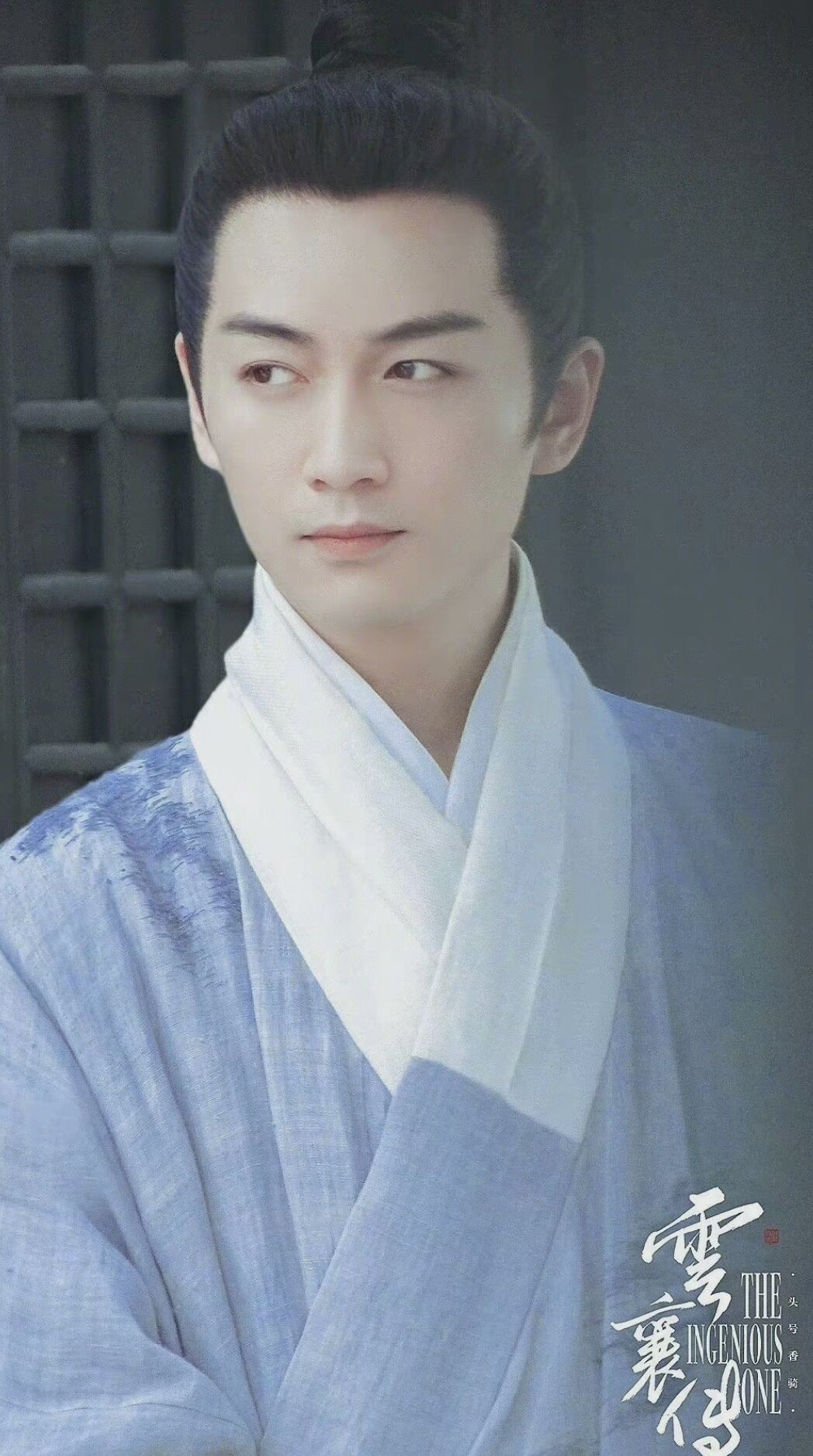 陈晓古装路透照曝光，厚重滤镜难掩帅气，与毛晓彤甜蜜对视好般配