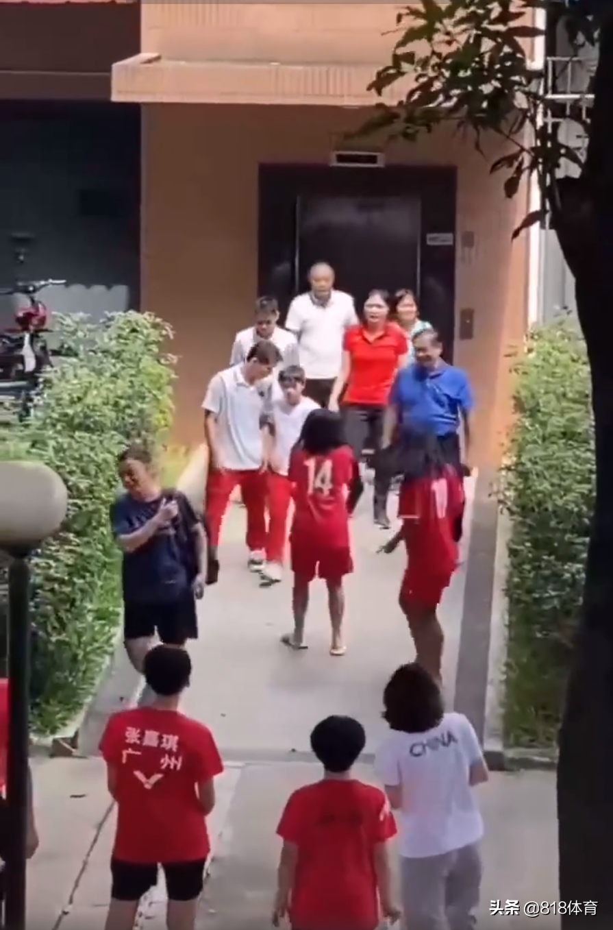 感恩!全红婵陈艾森回广州体校看望恩师,她耕耘30年造3大奥运冠军