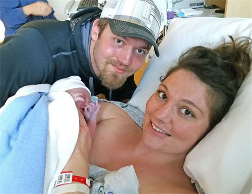 这个500人的大家族100年生男不生女，公主降临后全族开派对狂欢