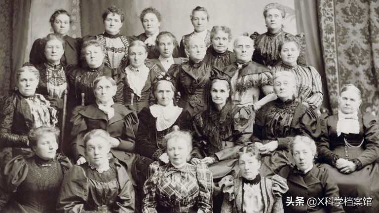 拥有27个妈妈，150个兄弟姐妹，18岁男孩公开揭露“邪教”家庭