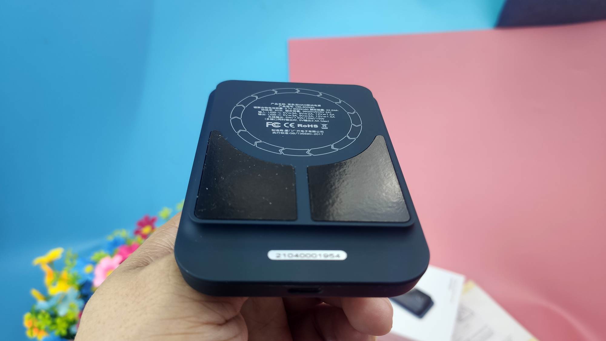 解决充电焦虑，一贴即充，iWALK 磁吸充电宝