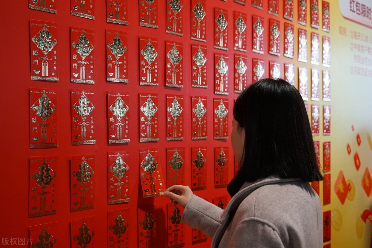 广东老板开饭店，利用“一个红包”，顾客抢着买单，这赚钱思路好