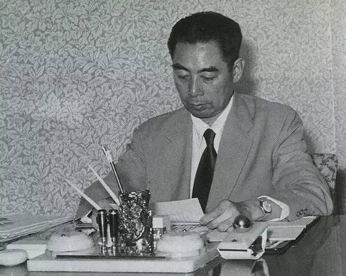 1969年国庆，美国派女特务刺杀毛主席，却被我党特工用美男计拿下