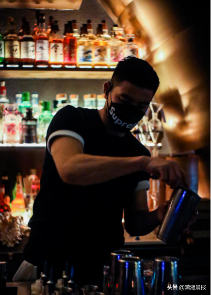 广州某酒吧现双面镜事件后续：店家在镜子两侧