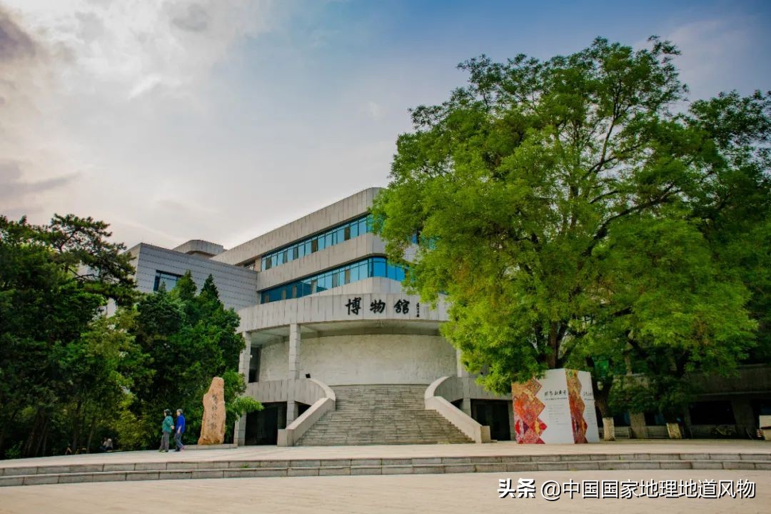 新中国的第一所新型正规大学——中国人民大学有多强？
