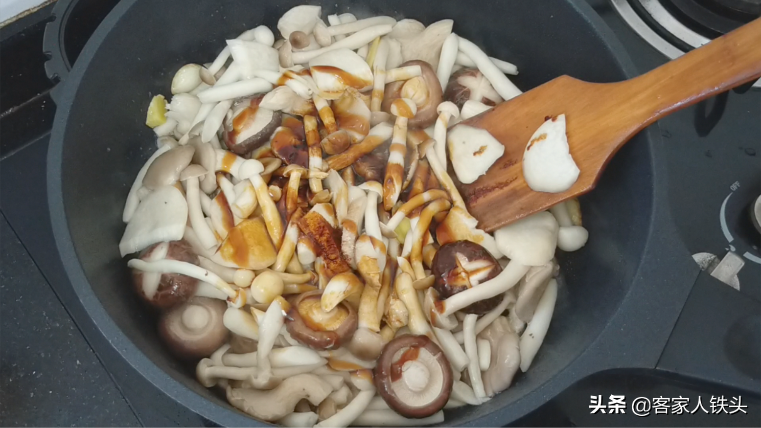 一鍋適合天冷吃的素菜煲，做法簡單，鮮滑爽口味道好跟吃肉一樣香