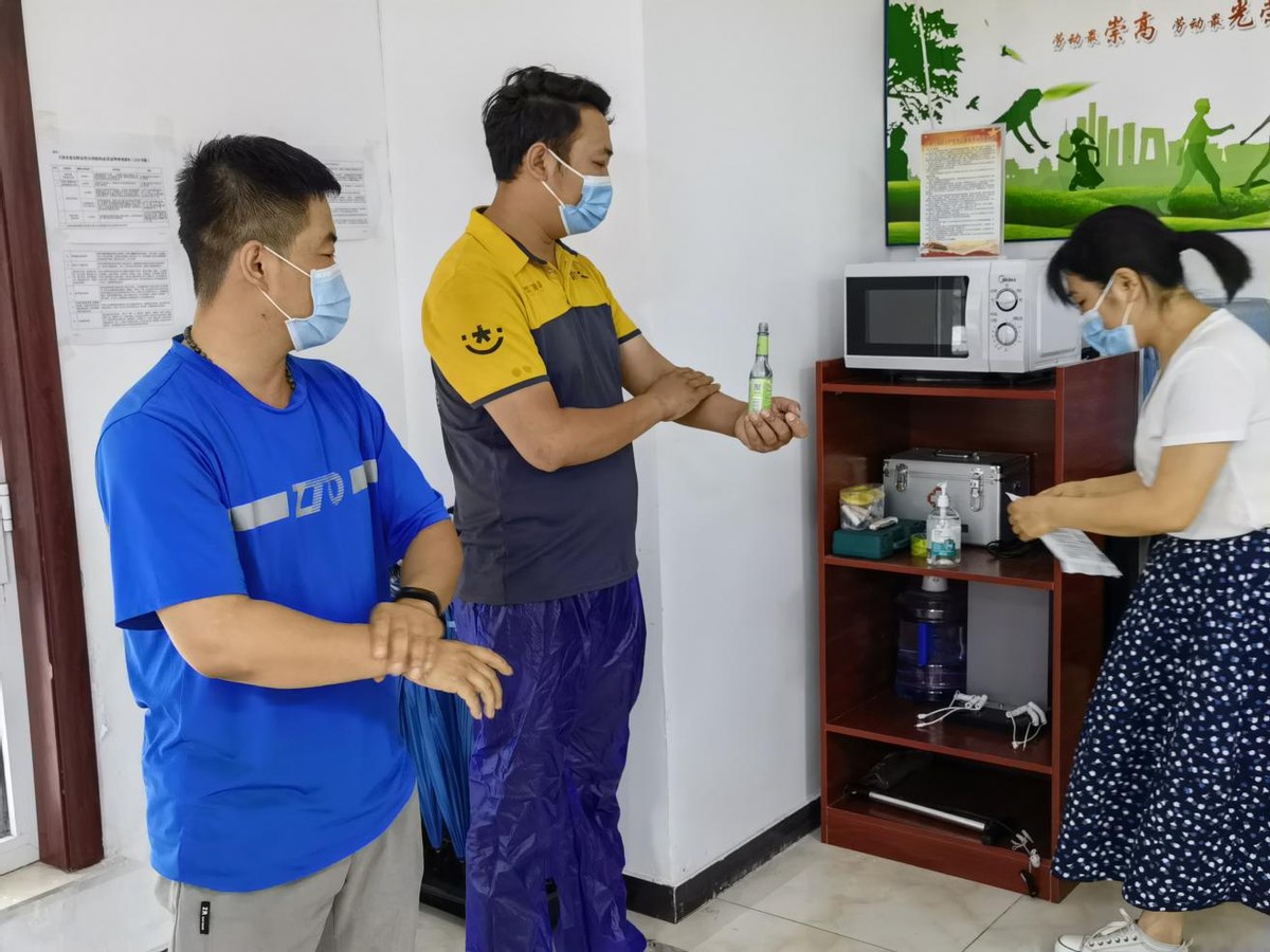 牢记初心使命 争取更大光荣丨67个服务点！我是快递小哥，爱上为你彻夜奔波